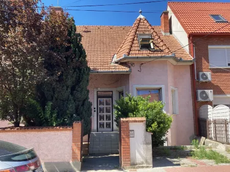 Peregrino Vendégház Отели в г. Будакесиский яраш