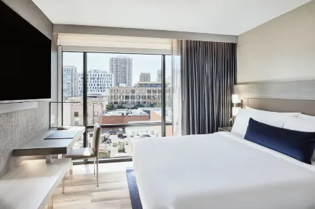 AC Hotel San Diego Downtown Gaslamp Quarter Отели рядом с достопримечательностью «REV»
