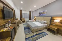 MC Palace Hotel - Parkplatz