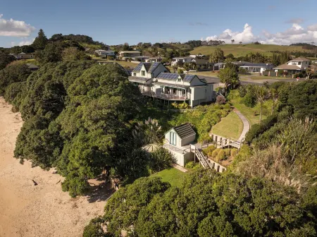 Sunlit Bay Villas Отели в г. Мангони