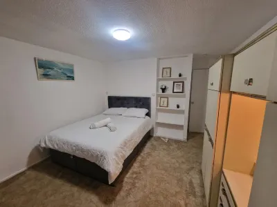 Milton Keynes Modern Retreat Hotel dekat Netherfield Local Centre