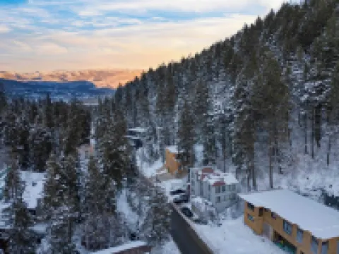 Parkview Mountain House Luxury Ski Home w/ Hot Tub Near Trails & Downtown Hotels in Summit Park