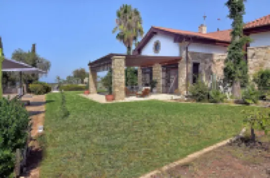 Incredible Large Villa In Paphos sleeps 14 Children Pool, Jacuzzi, Huge Garden