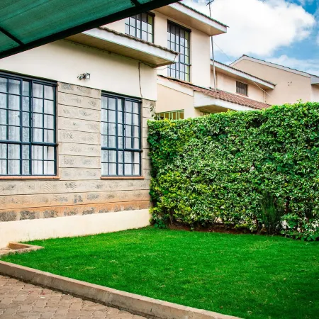 Karolinas Homestay Near Jkia