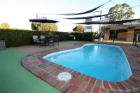 Pevensey Motor Lodge - Pool