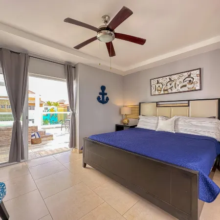 Incredible 3 Br Penthouse w BBQ & Jacuzzi