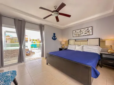 Incredible 3 BR Penthouse w BBQ & Jacuzzi