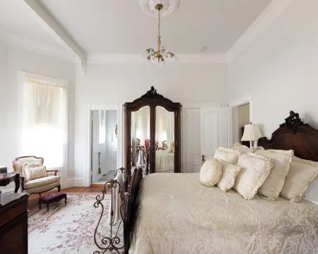 The Queen on Main Hotels in Winters