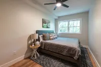 Pet-friendly Hot Tub Soaker Tub Grill Full Kitchen