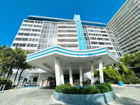 Beach Front Condo, Sea View, Beach Access, Balcony