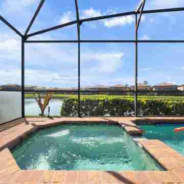 Spacious 8-bedroom house in beautiful Kissimmee with WiFi, AC Fitness & Recreational Facilities