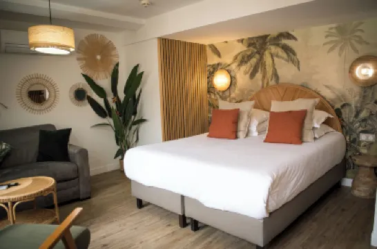 ル・エム・ホテル ノートルダム・ドゥ・ラ・ガルド寺院周辺のホテル