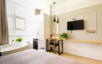 Lá Hotel Q10 Hotels near District 5