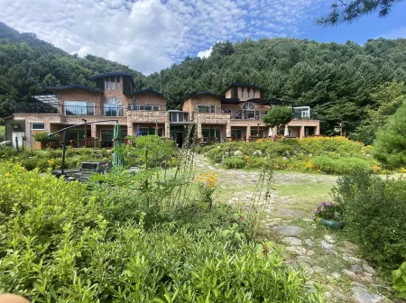 Inje Leenchung Pension Отели рядом с достопримечательностью «Baekdamsa»