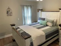 Spacious Cottage on Main st- Near Downtown