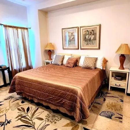 Stylish Condo w/ Pool, Near Everything