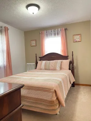 Cozy Cottage 2 bedroom house one and half bathrooms Cumberland, Md with AC, WiFi