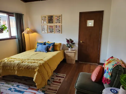 Charming 3-bedroom house located in the heart of Jackson. Hotels in Jackson