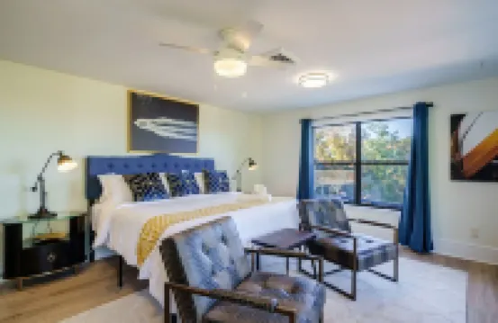 Lake Front Mountain View w/ 6 King beds