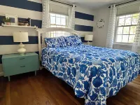 Cozy 2 Bedroom, 4 Bed Getaway Near Beach, Fenced Yard, Quiet Rd