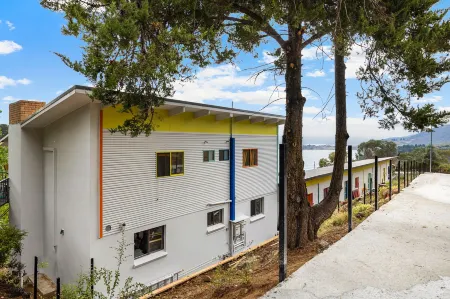 Alps Lakeview Lodge Отели в г. Цзиньдабин