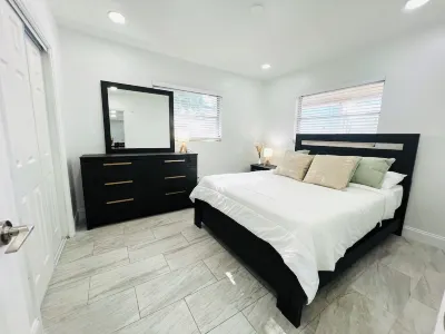 Cozy 2-bedroom house in amazing Clearwater 10 min from the beach with AC, WiFi
