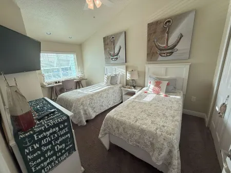 Cape Crossing Townhome Marina View Fully Furnished 3 Bedroom Sleep 8 Heated Pool