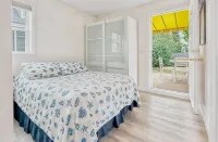 The Sea Gaze - 5BR with Beach Path Hotels near Palace Playland