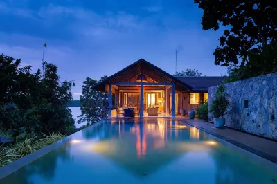 Elevated Villa Overlooking Tranquil Koggala Lake Hôtels à proximité de : Weduwa Buddhist Monastery