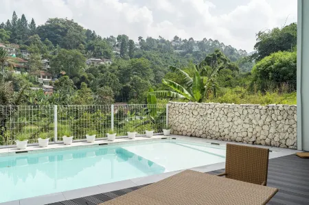 Lavender Rooftop 3Br Villa with a Heated Private Pool Отели рядом с достопримечательностью «Bukit Bintang»