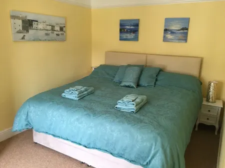 Charming Exmoor cottage in tranquil setting near mediaeval village of Dunster