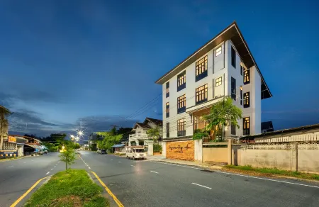 Bigcountry Villa Ayutthaya Отели рядом с достопримечательностью «Wat Phanan Choeng»