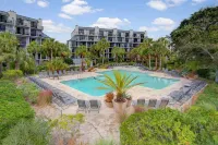 407 A Shipwatch by AvantStay Beach Front Condo w Ocean Views