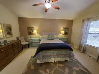 Hojo's-Lakefront-Lakeview Home in a Private Setting-Marina Nearby-Community Pool