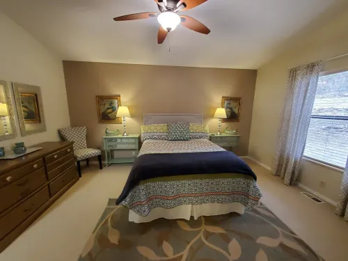 Hojo's-Lakefront-Lakeview Home in a Private Setting-Marina Nearby-Community Pool Hotels in Township 1