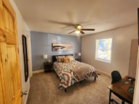 Delightful 3-Bedroom Home on the New River Hotels in Summers County
