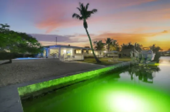 A Serene Florida Escape in Big Pine Key 3 bed 2 bath house, pool, dock, sleep 8