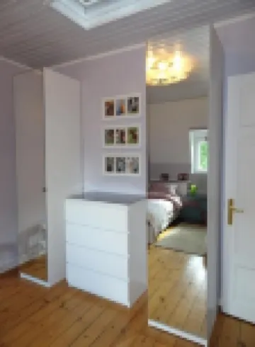 Excusive old building DG 80m² center within walking distance, 2 bedrooms, fireplace, XXL sofa