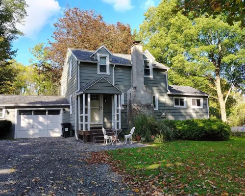 Cute 2-bedroom farmhouse in Trumansburg with WiFi Hotels in Ulysses