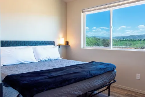 Pool, Hot Tub, King Bed, easy access to SedonaWinery Ranch by StargazerSedona