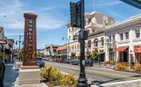 Cozy living, one block from Downtown Burlingame