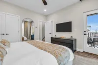 Rooftop Deck with 2 Master Suites with Linens + Towels