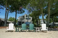 Beautiful lakefront vacation property in Mashpee