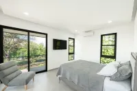 AG36 4-bdrm house w/ pool, central AC, & WiFi in the heart El Sunzal, Surfcity.