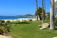 Surf and Chill: Beachfront 2-bed condo with pools, gym, steps to surf breaks