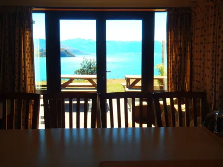 Lakefront House - overlooking Lake Hawea