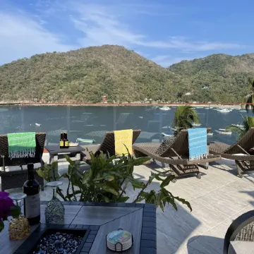 Penthouse in Yelapa, Brand New and Luxurious Casa, Sleeps 8 very comfortably