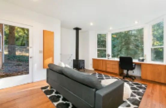 Sammamish Modern Family & Pet Friendly Home