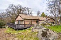 Rock View Villa, close to highway 41