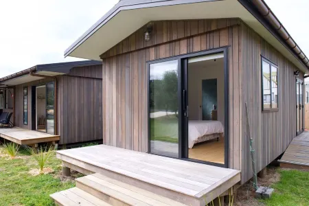 Spa and a 5 minute walk to the water Отели рядом с достопримечательностью «Мангохай Музеум»